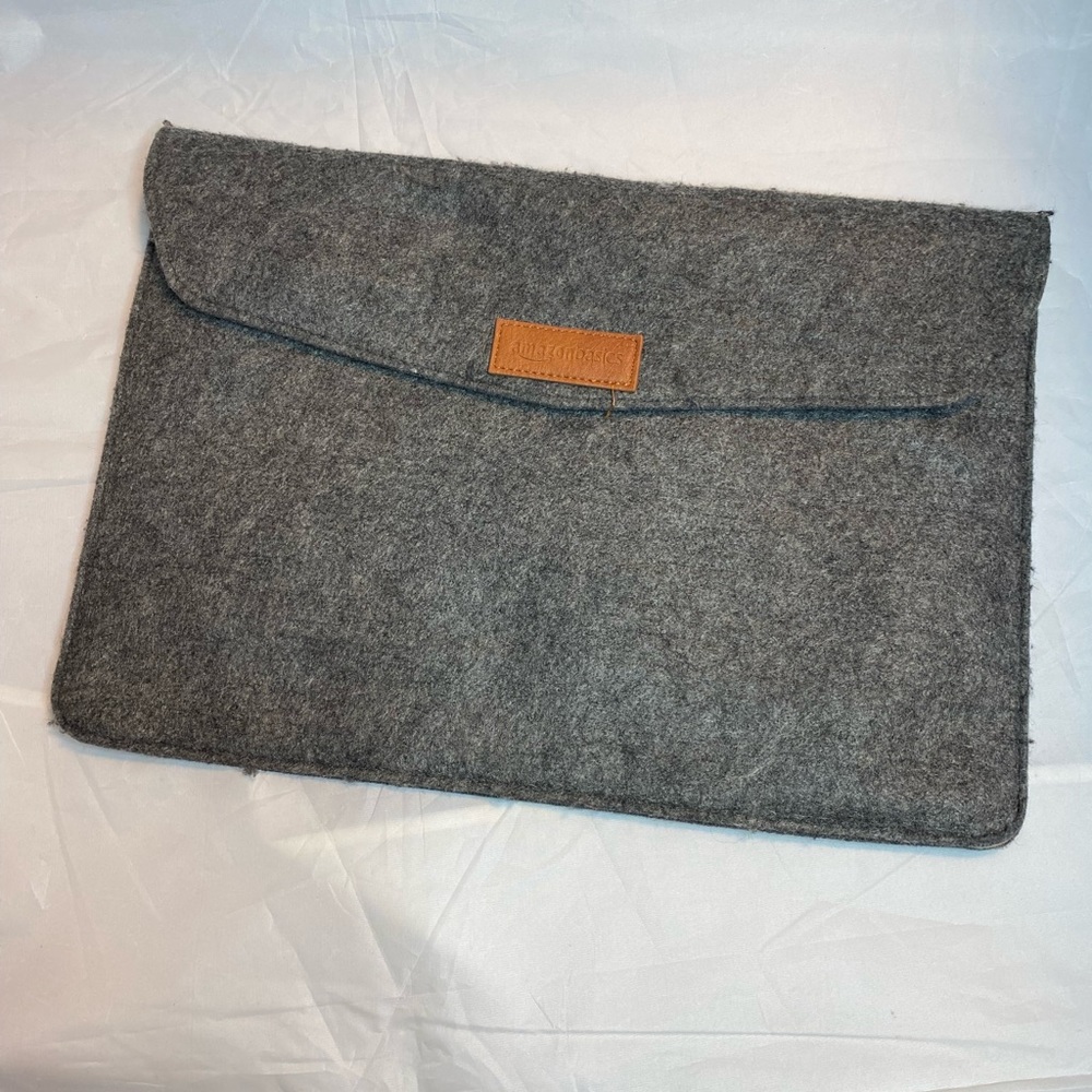 🍌5/$25 Amazon Basics Laptop Case